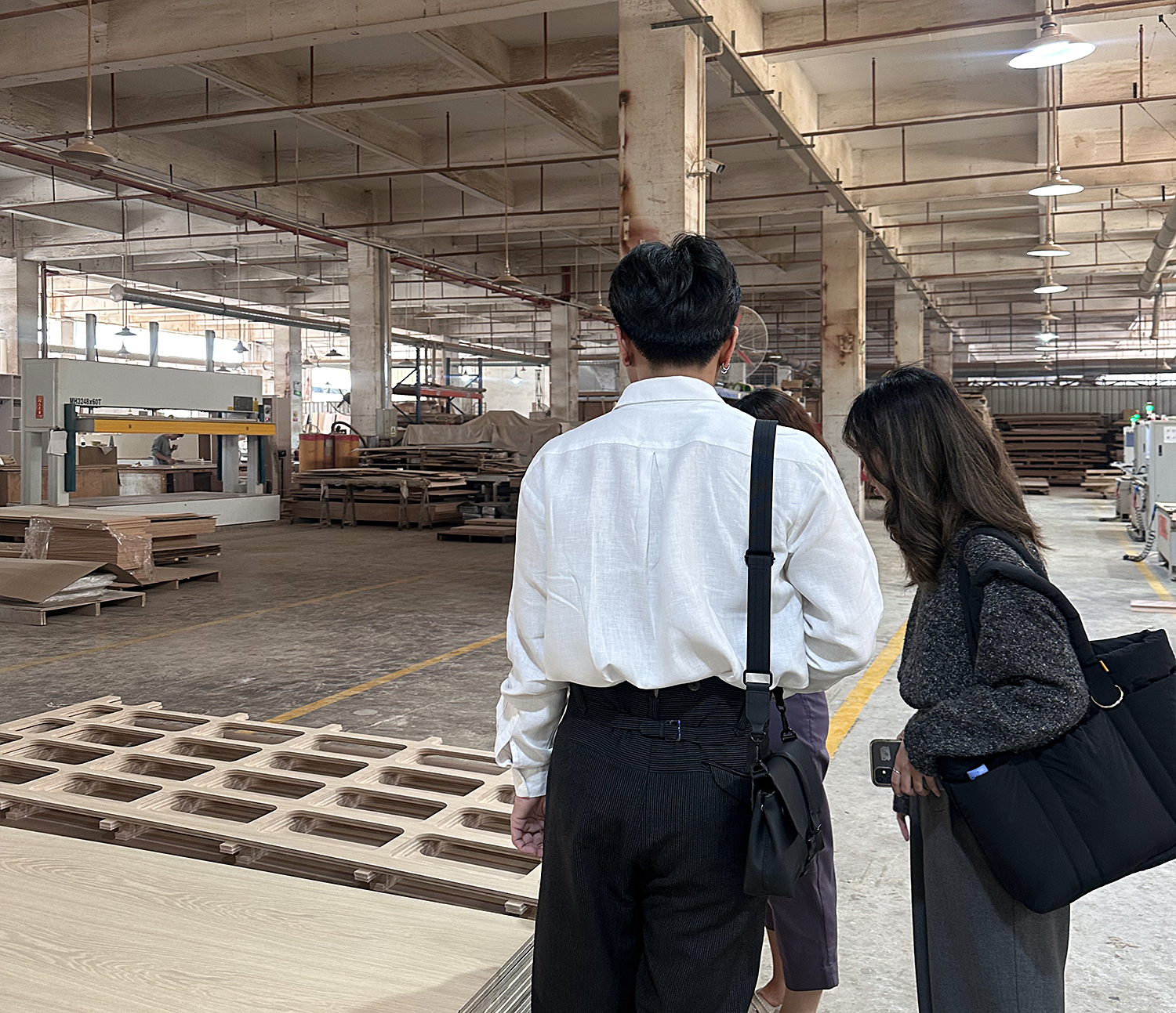 รีวิวโรงงาน Dongguan Mumu Woodwork ผู้ผลิตและจัดจำหน่ายวัสดุตกแต่งภายนอกและภายใน, โรงงานจีน, วัสดุตกแต่ง, งานไม้, ออกแบบตกแต่งภายใน, แผ่นไม้, เฟอร์นิเจอร์ไม้