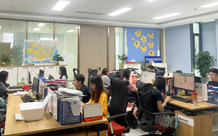 ทีมงานโรงงานจีน Hucai พูดภาษาอังกฤษได้คล่อง พร้อมบริการมืออาชีพ